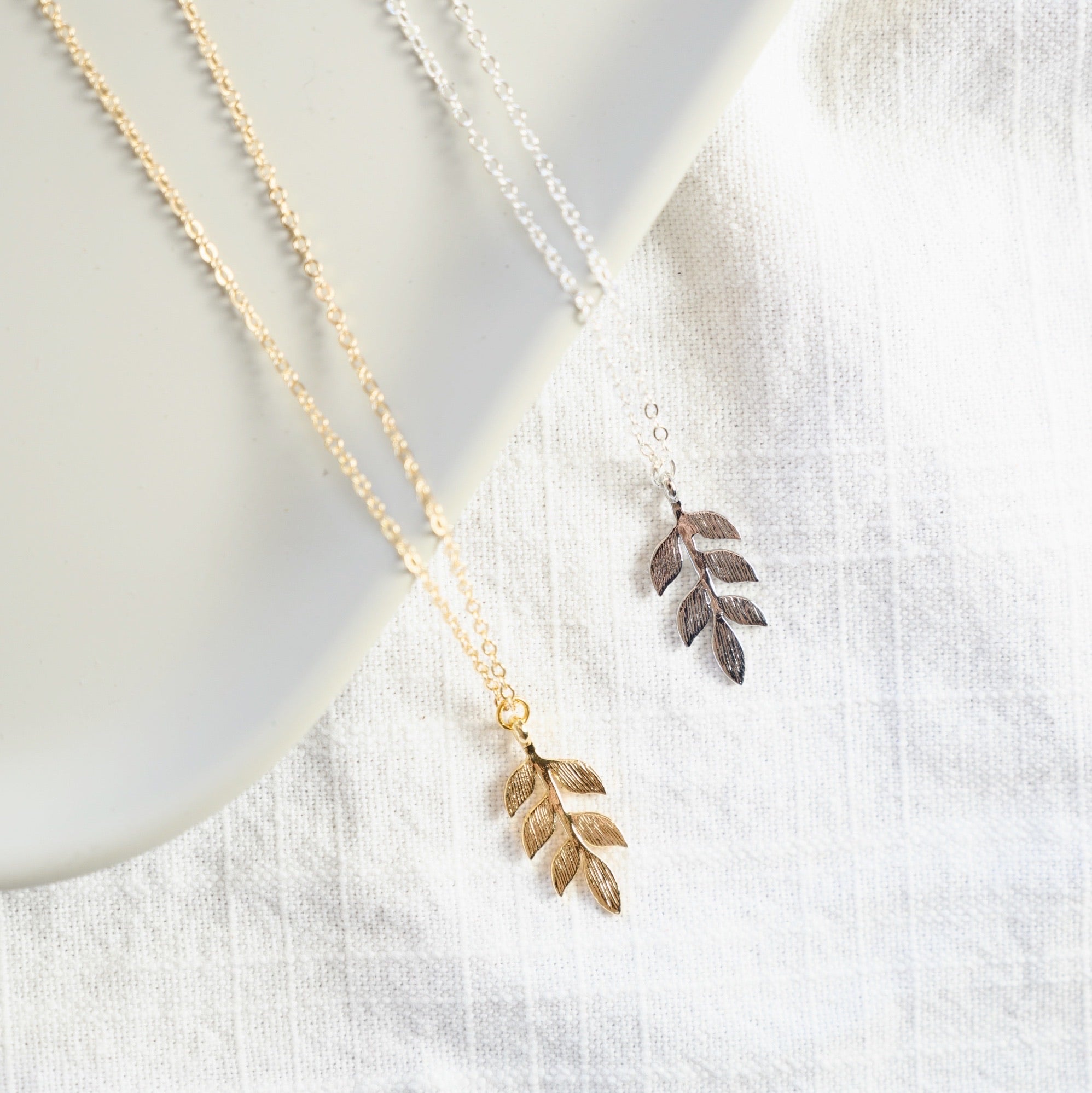 Elegant Leaf Necklace